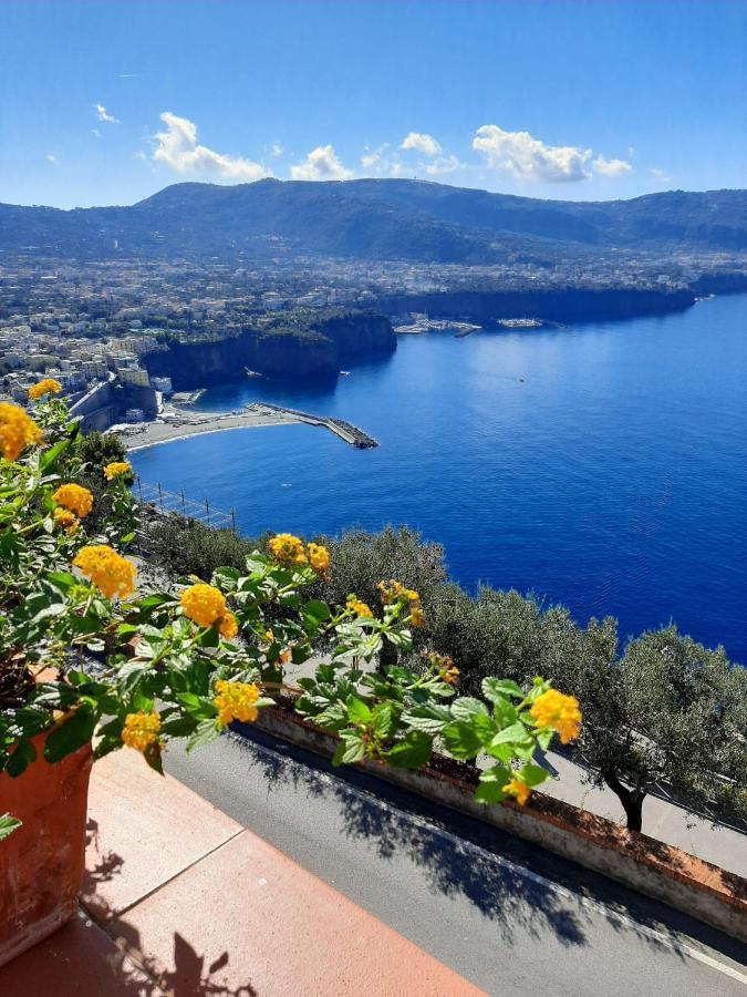 Апартаменты Bella Vista House-Sorrento Coast - Free Parking-Solarium Вико-Экуенсе Экстерьер фото